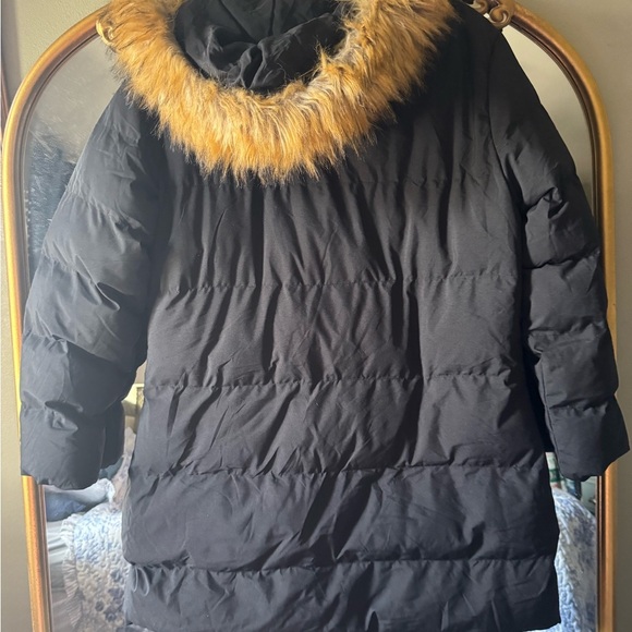 Elegant Charcoal Puffer Jacket with Faux Fur Trim - Picture 3 of 10